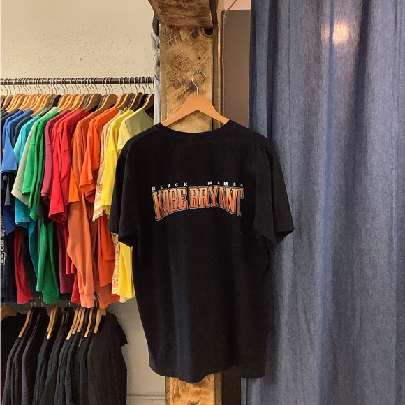 Vintage Kobe Bryant Black Graphic T-Shirt - Picture 2 of 2